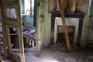 Une Photo prise dans une Maison Abandonnée. Attention au trou dans le plancher.